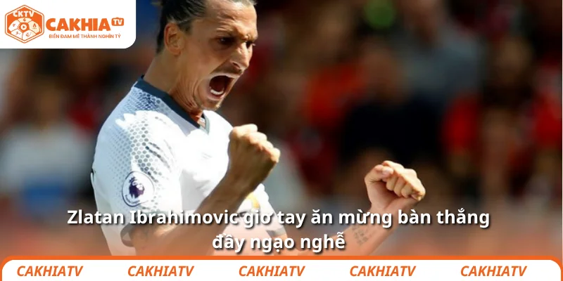 Zlatan Ibrahimovic giơ tay ăn mừng bàn thắng đầy ngạo nghễ
